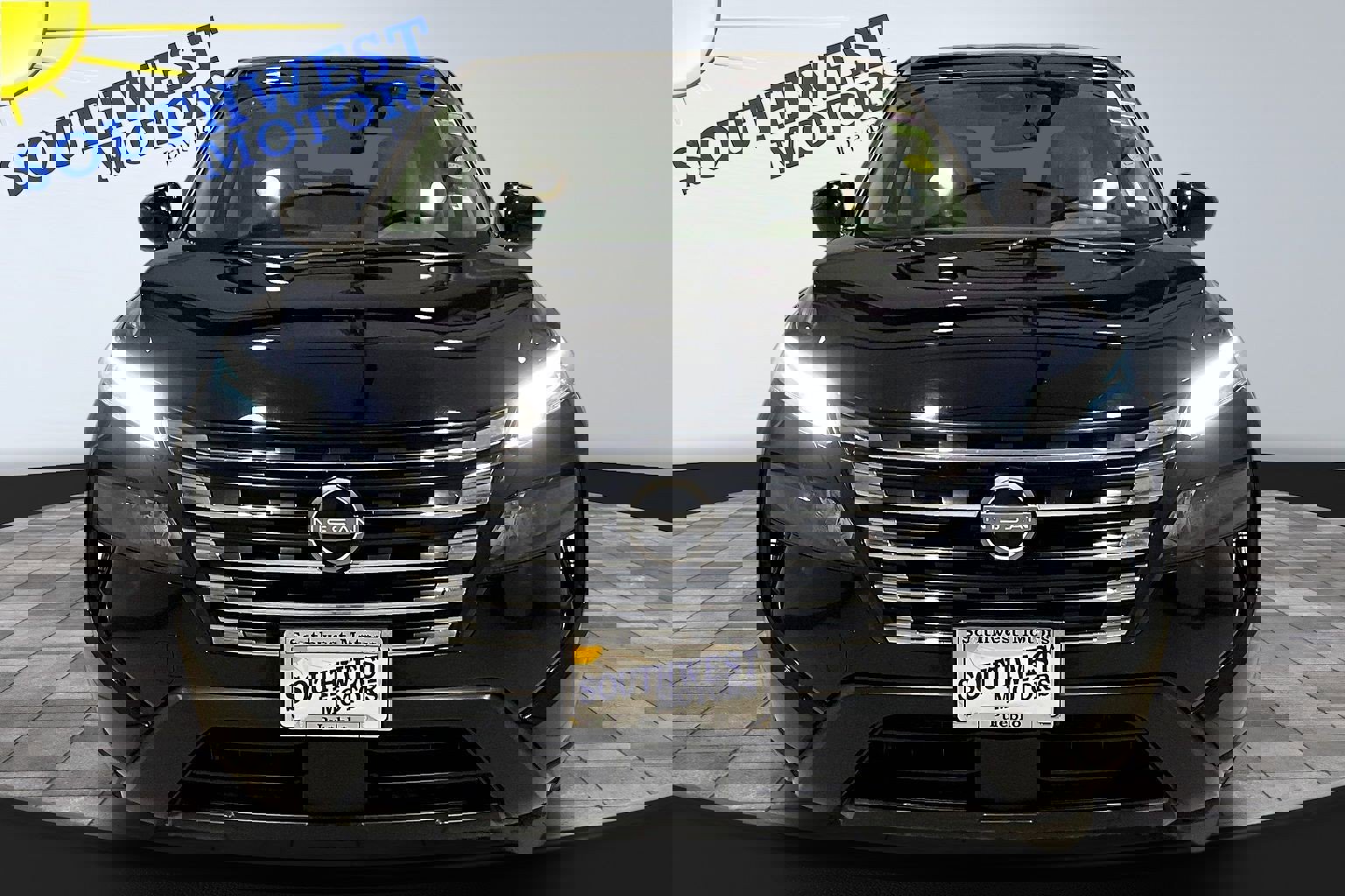 Used 2025 Nissan Rogue SV image 2