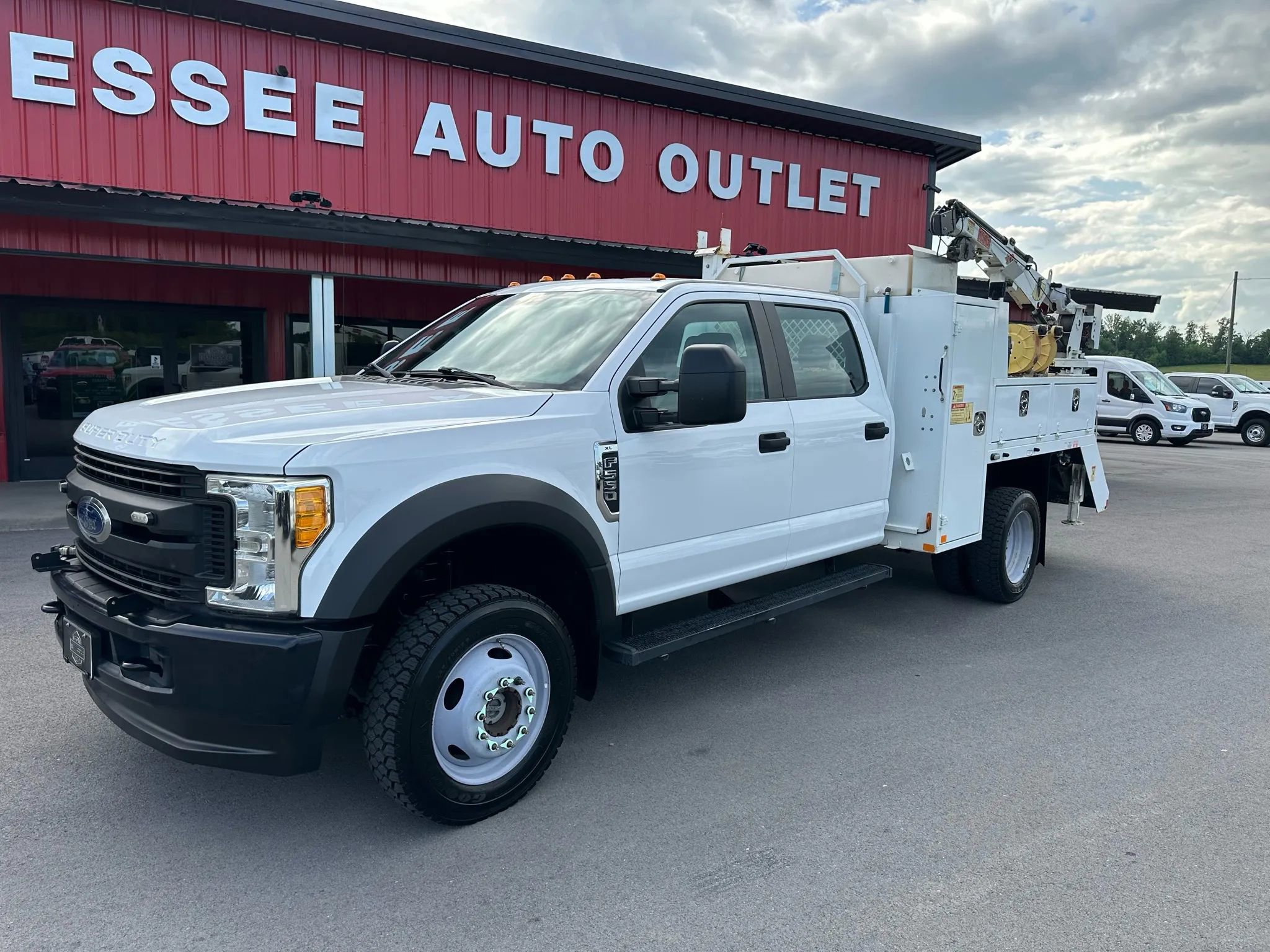 Used 2017 Ford F550 XL 179  W.B. 4D image 2