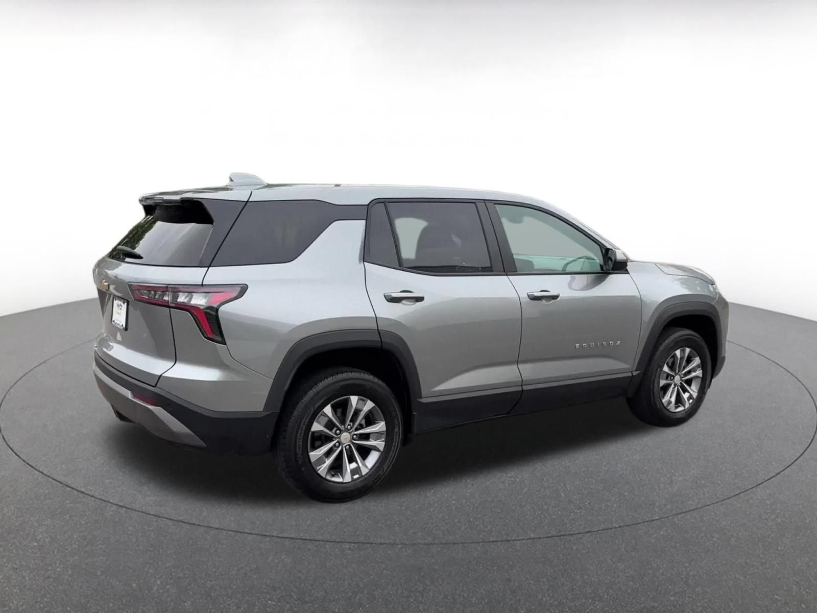 Used 2025 Chevrolet Equinox LT FWD image 15
