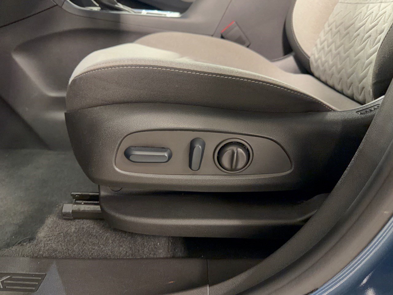 Used 2024 Chevrolet Equinox LT FWD image 16