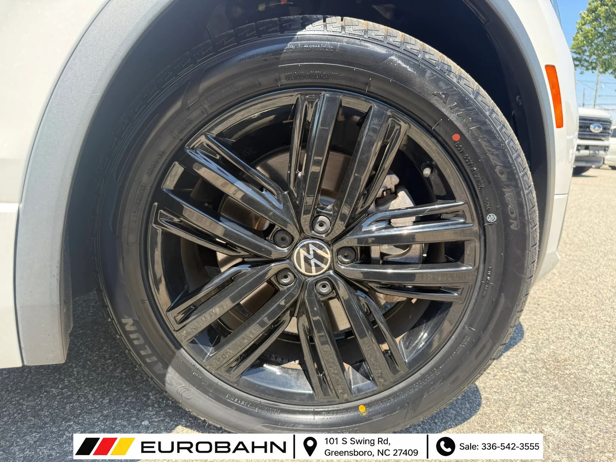 Used 2022 Volkswagen Tiguan SE R-Line FWD image 22
