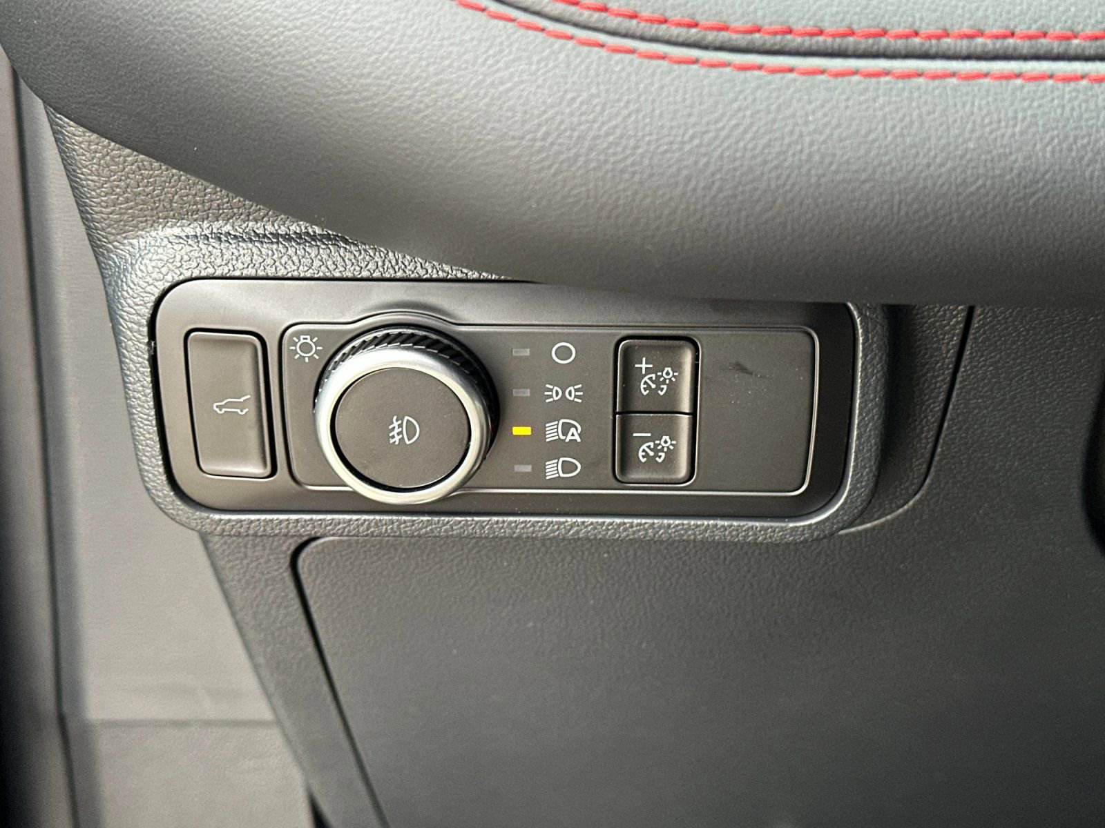 New 2025 Ford Explorer ST-Line w/ Premium Package RWD image 34