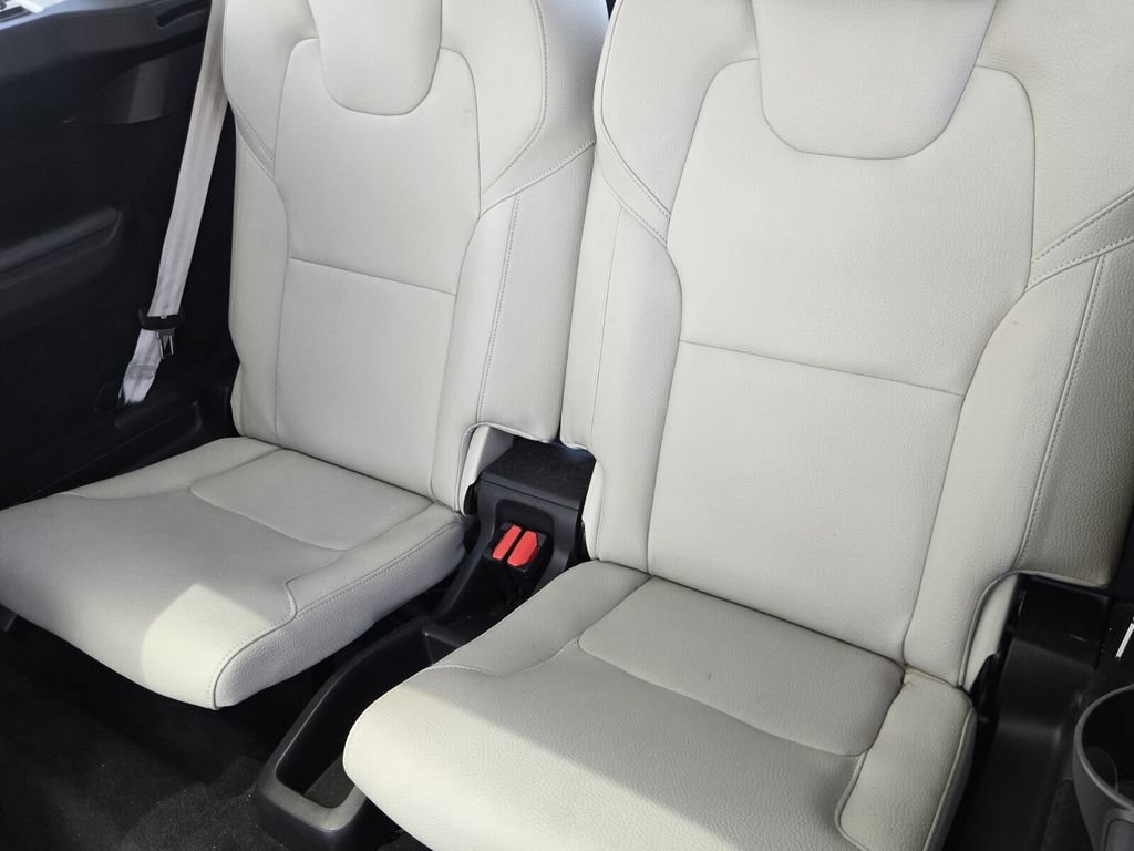 Used 2020 Volvo XC90 T6 Momentum AWD/4WD image 13
