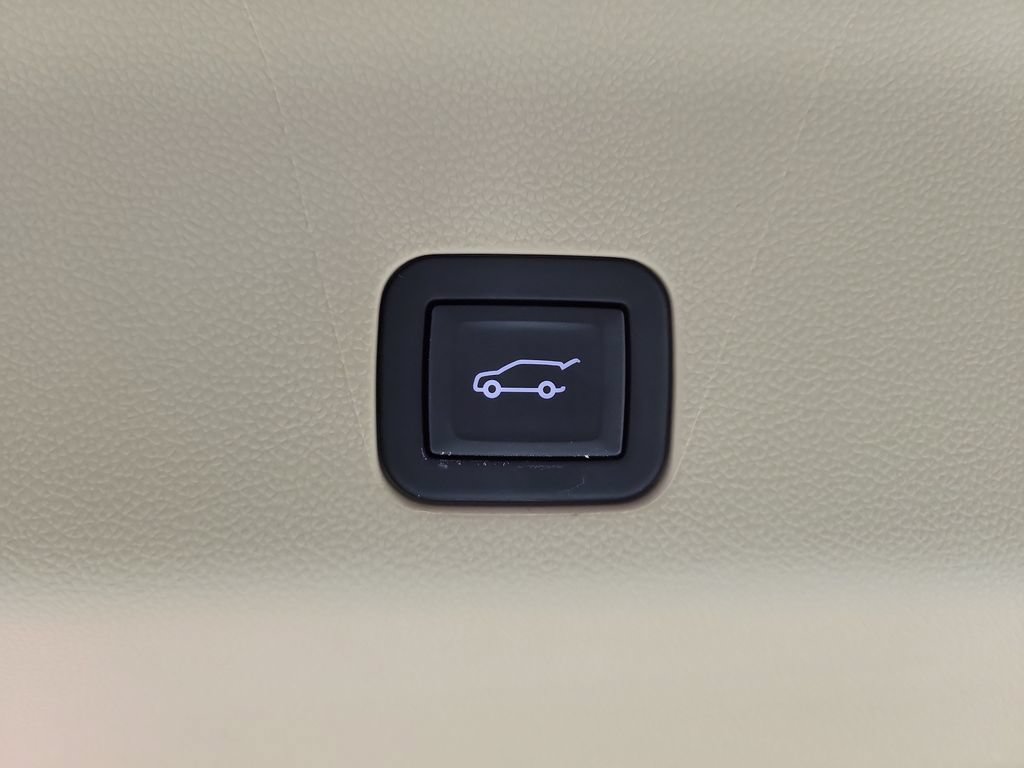 Certified 2024 Cadillac Escalade Premium Luxury AWD/4WD image 9