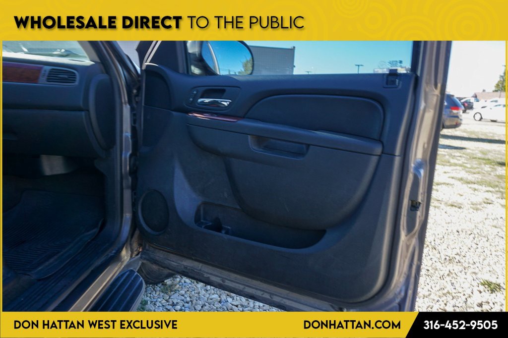 Used 2011 Chevrolet Suburban LT image 27
