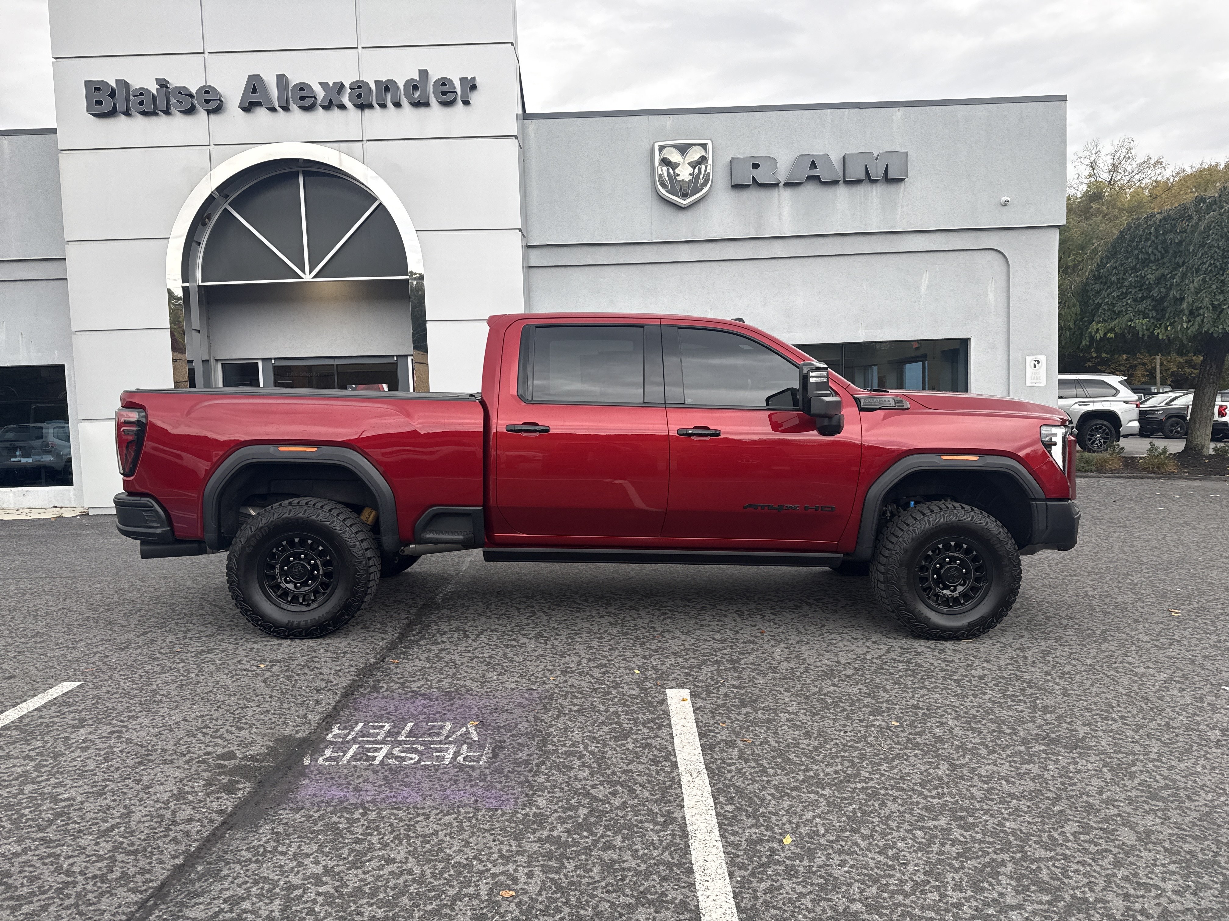 Used 2024 GMC Sierra 2500 AT4X w/ AT4X AEV Edition AWD/4WD image 2