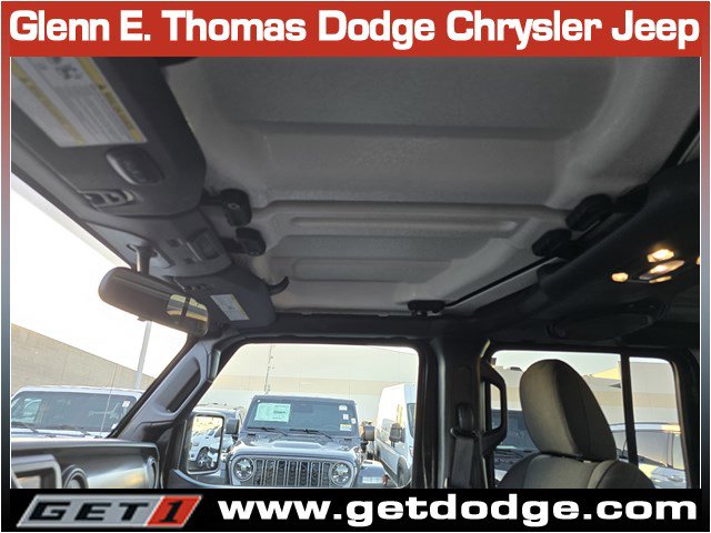 Certified 2022 Jeep Gladiator Willys image 21
