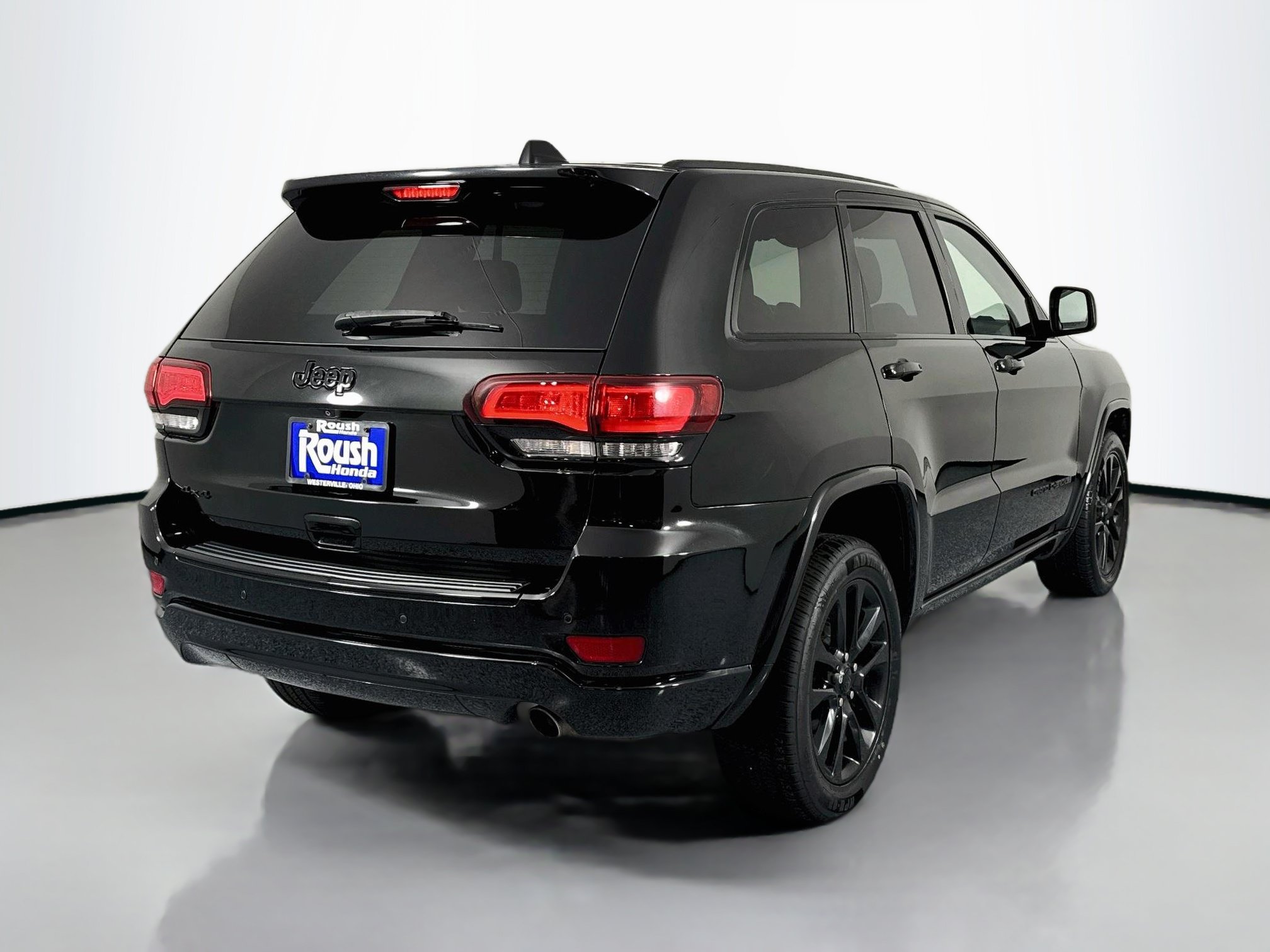 Used 2018 Jeep Grand Cherokee Altitude AWD/4WD image 5