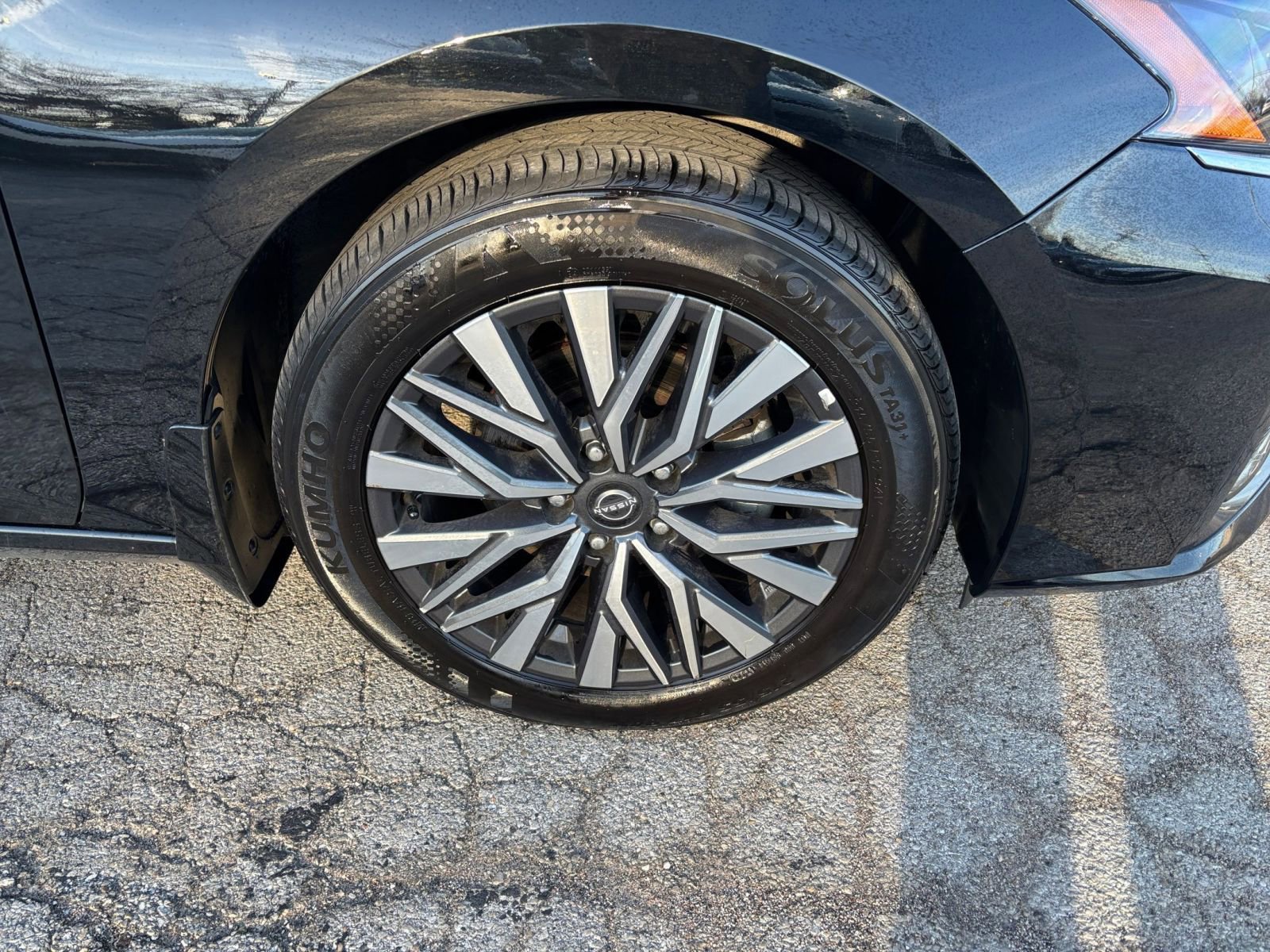 Used 2025 Nissan Altima 2.5 SV FWD image 29