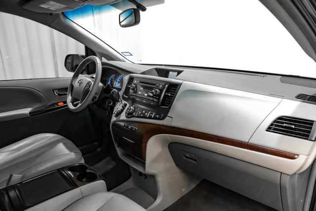 Used 2012 Toyota Sienna XLE FWD image 15
