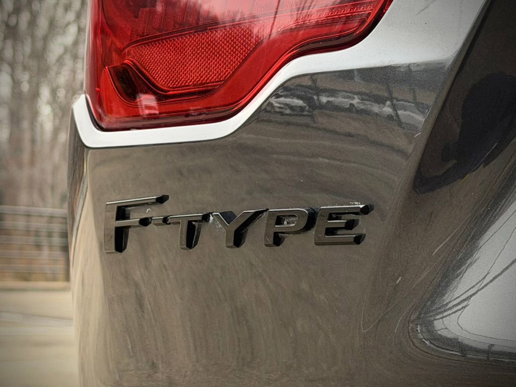 Used 2022 Jaguar F-TYPE P450 image 16