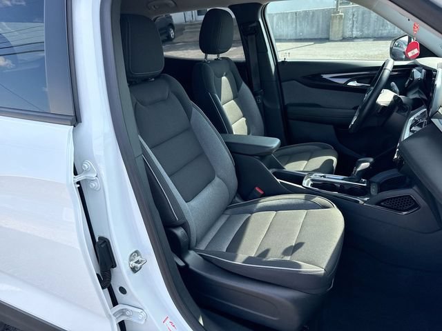 Used 2024 Chevrolet TrailBlazer LT w/ LT Cold Weather Package FWD image 24