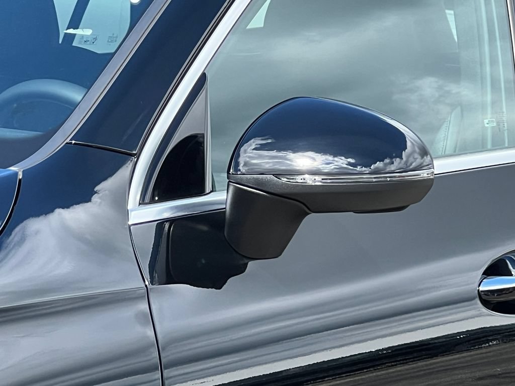 New 2025 Mercedes-Benz GLC 350e 4MATIC image 9