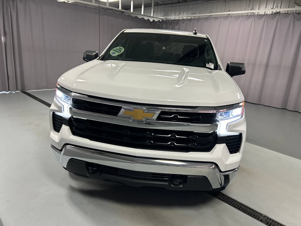 Used 2022 Chevrolet Silverado 1500 LT AWD/4WD image 2