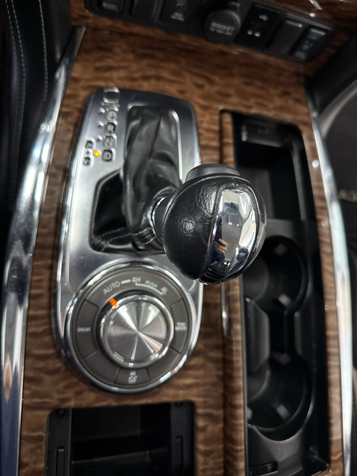 Used 2020 Nissan Armada SL image 24