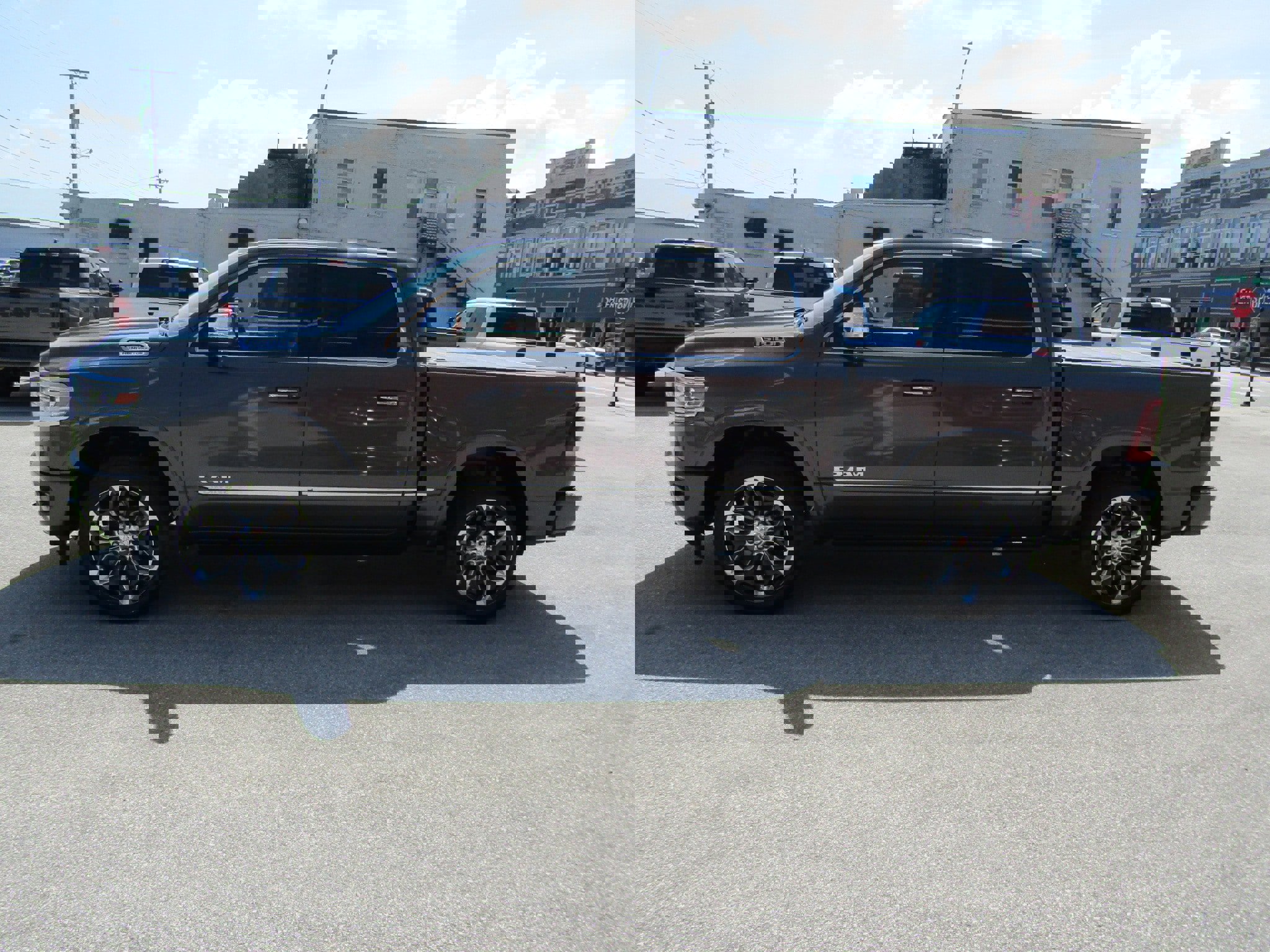 Used 2021 RAM 1500 Limited w/ Body Color Bumper Group image 6