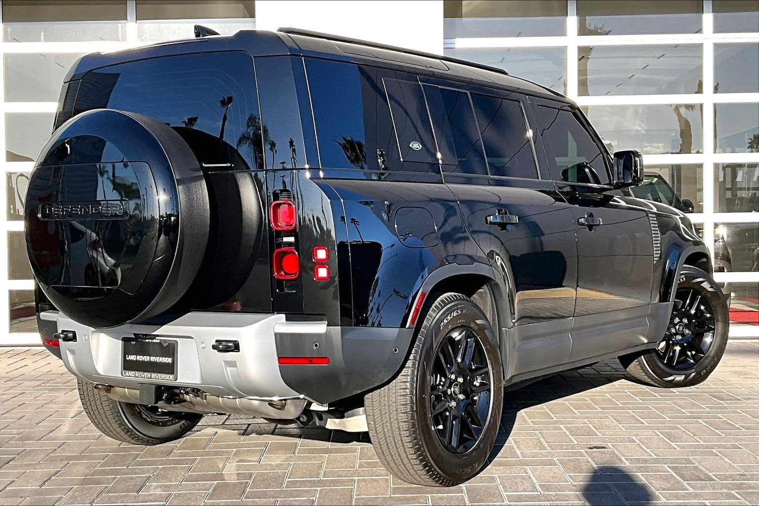 Used 2024 Land Rover Defender 110 S image 13