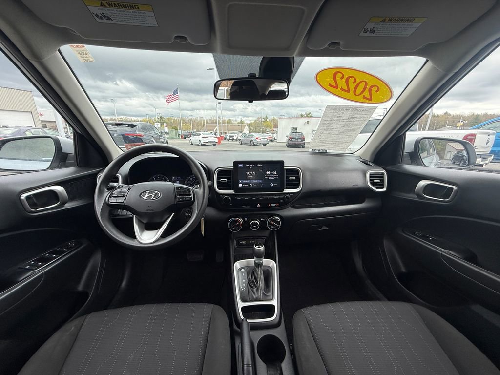 Used 2022 Hyundai Venue SE FWD image 11