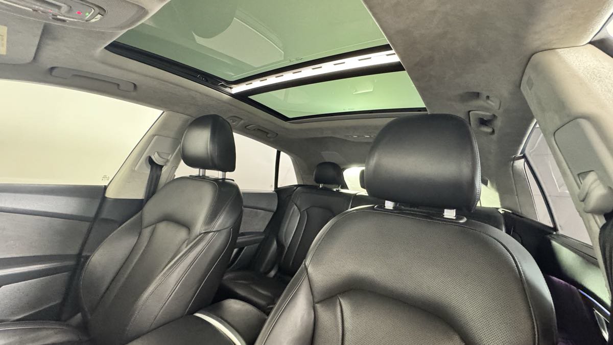 Used 2019 Audi Q8 Prestige w/ Luxury Package AWD/4WD image 14