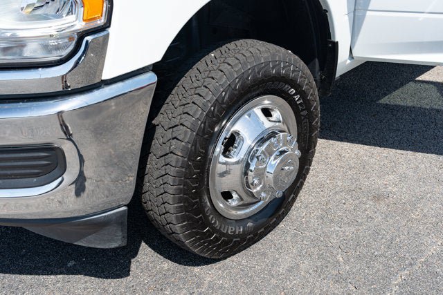 Used 2024 RAM 3500 Tradesman w/ Chrome Appearance Group AWD/4WD image 12