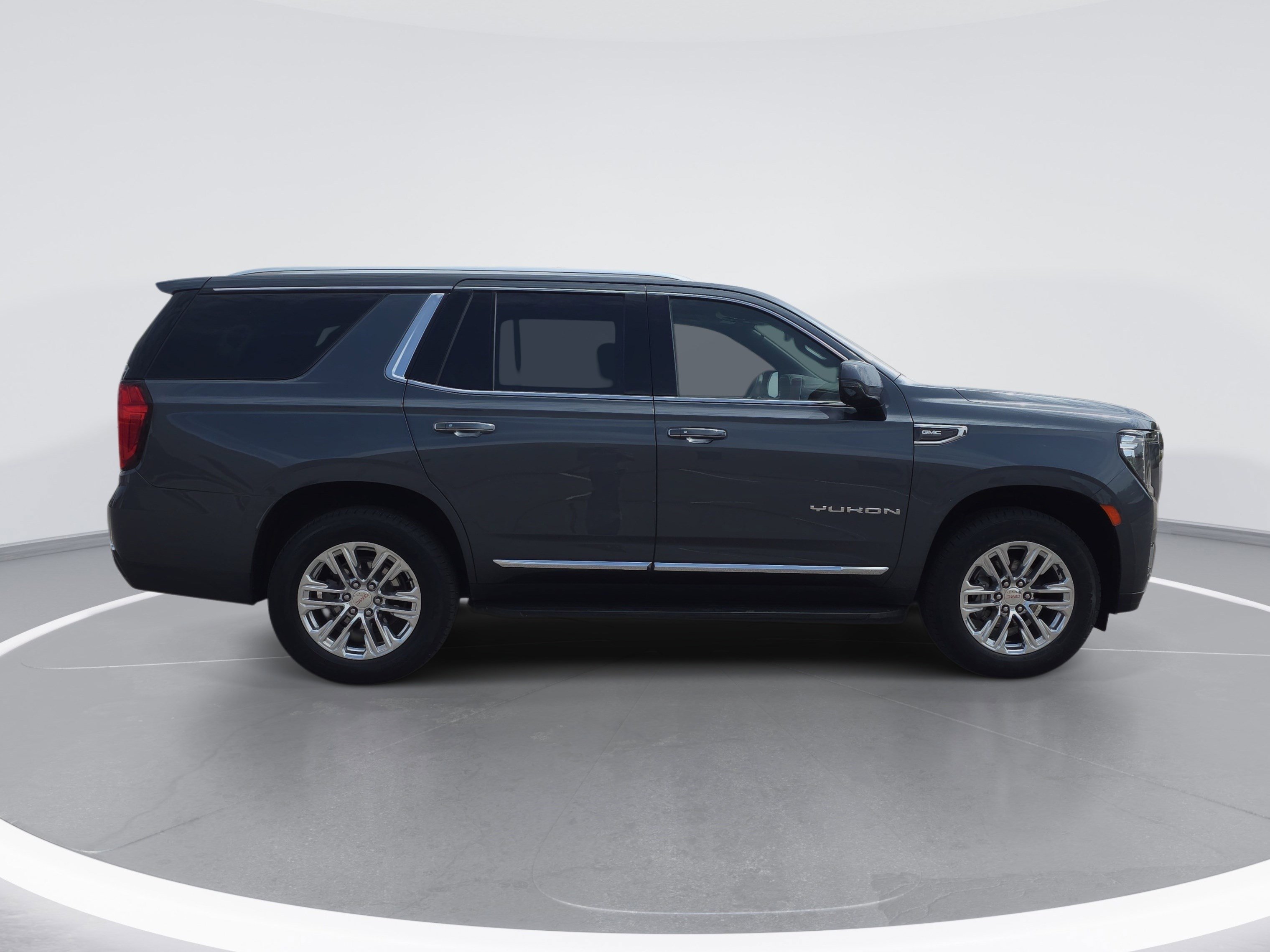 Used 2021 GMC Yukon SLT w/ SLT Luxury Plus Package AWD/4WD image 2
