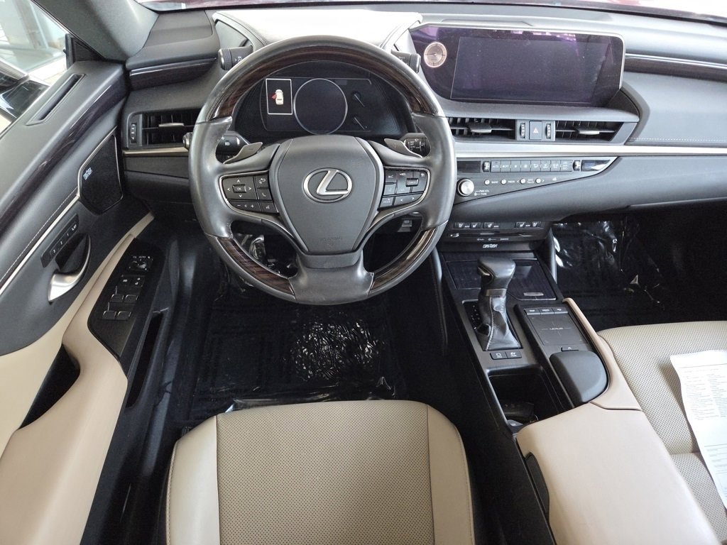Used 2021 Lexus ES 300h w/ Premium Package image 3