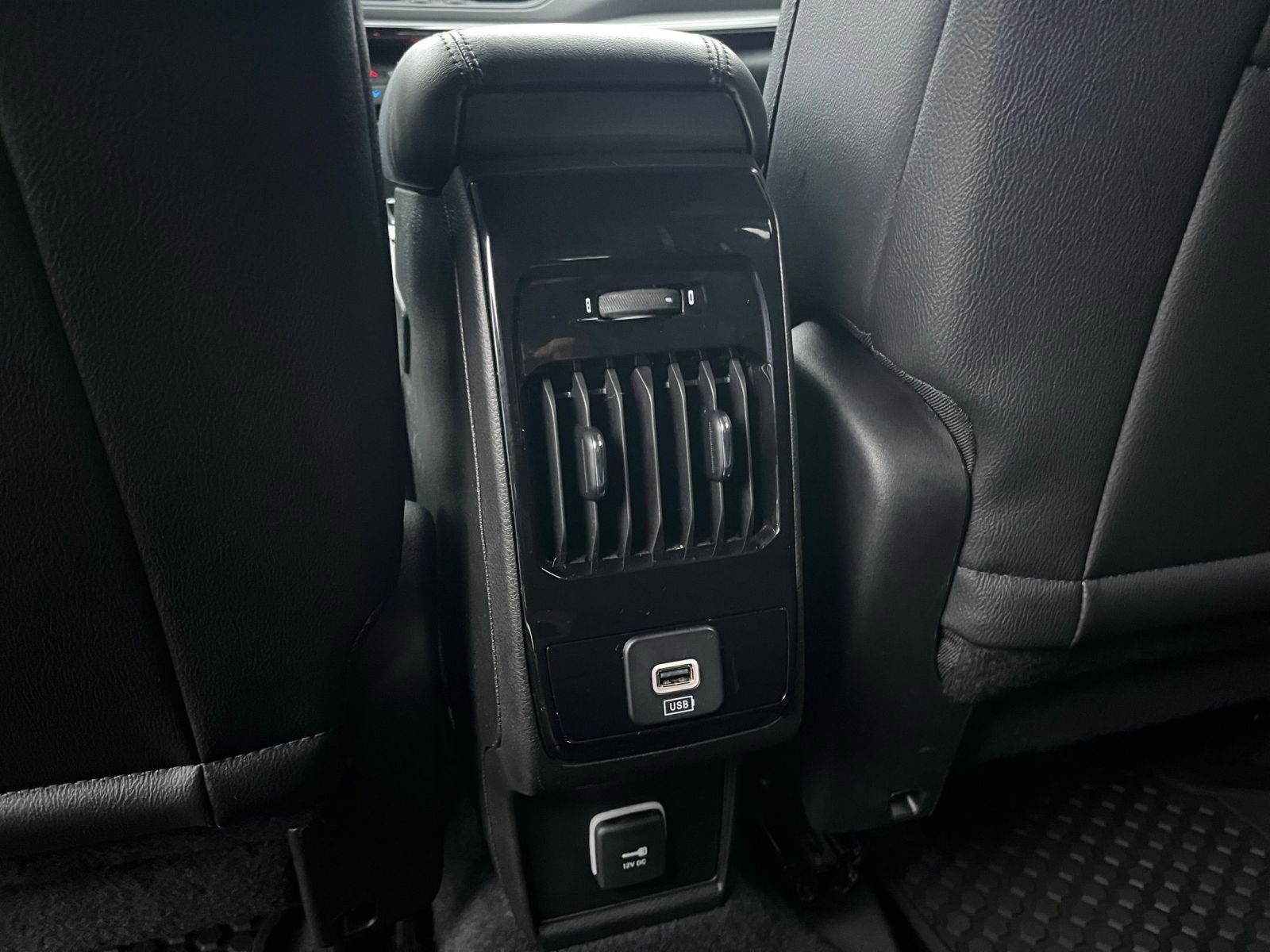 Used 2025 Jeep Compass Trailhawk image 23