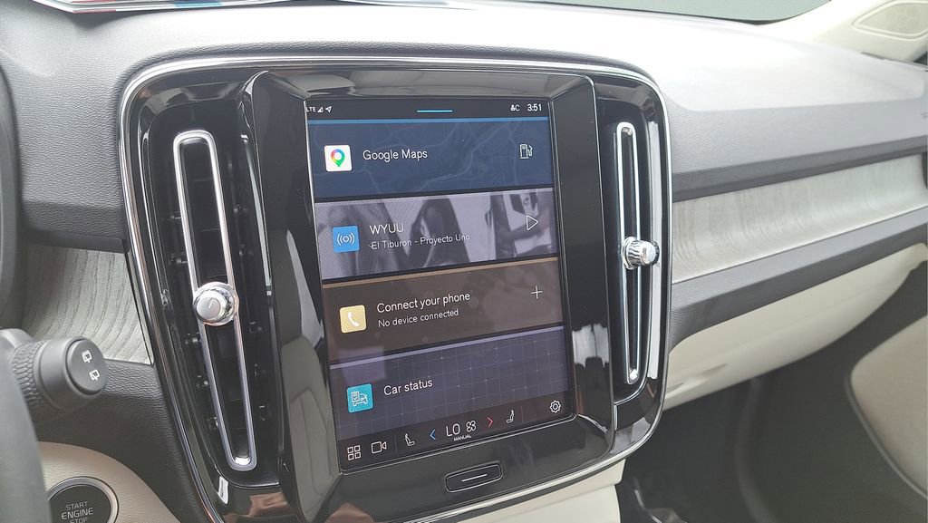 Used 2023 Volvo XC40 B5 Plus w/ Driver Assist Package image 16