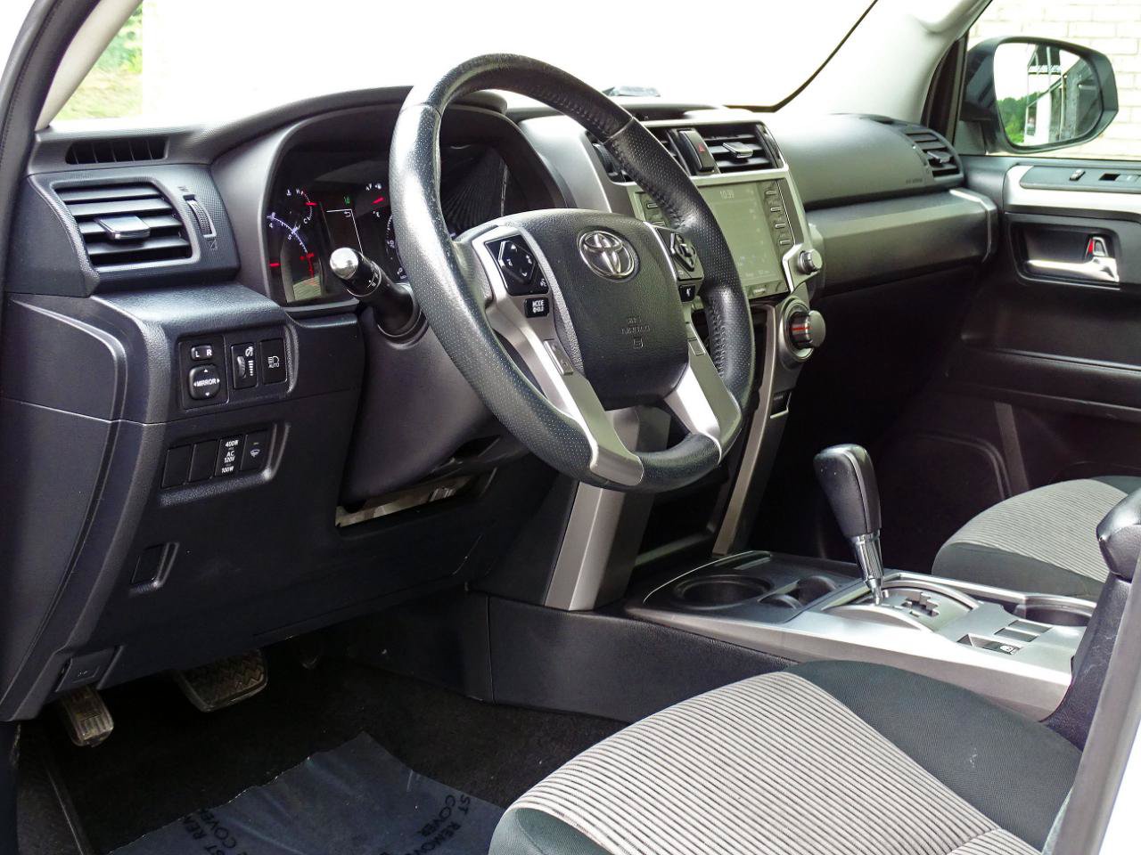 Used 2022 Toyota 4Runner SR5 RWD image 15
