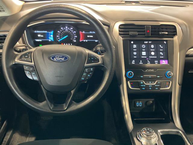 Used 2019 Ford Fusion SE FWD image 30