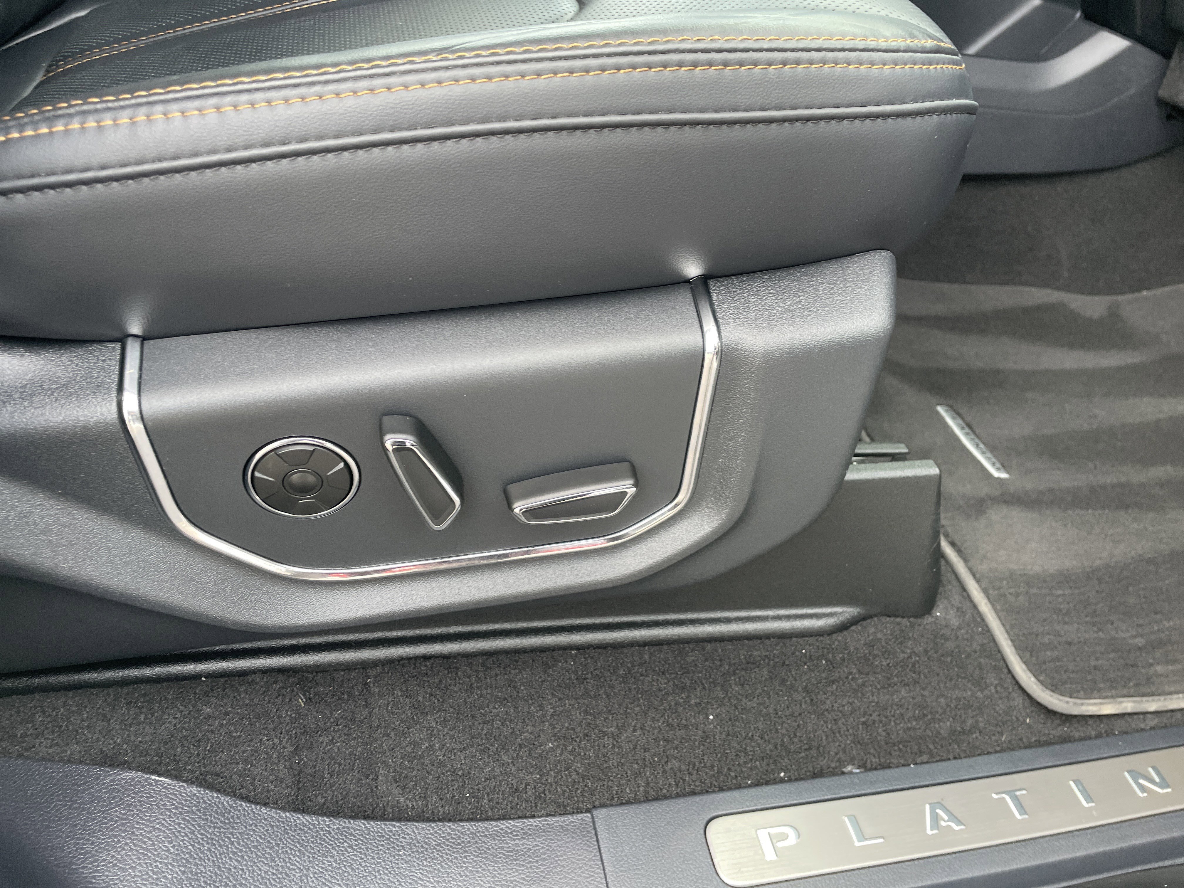 Used 2024 Ford Expedition Platinum image 22