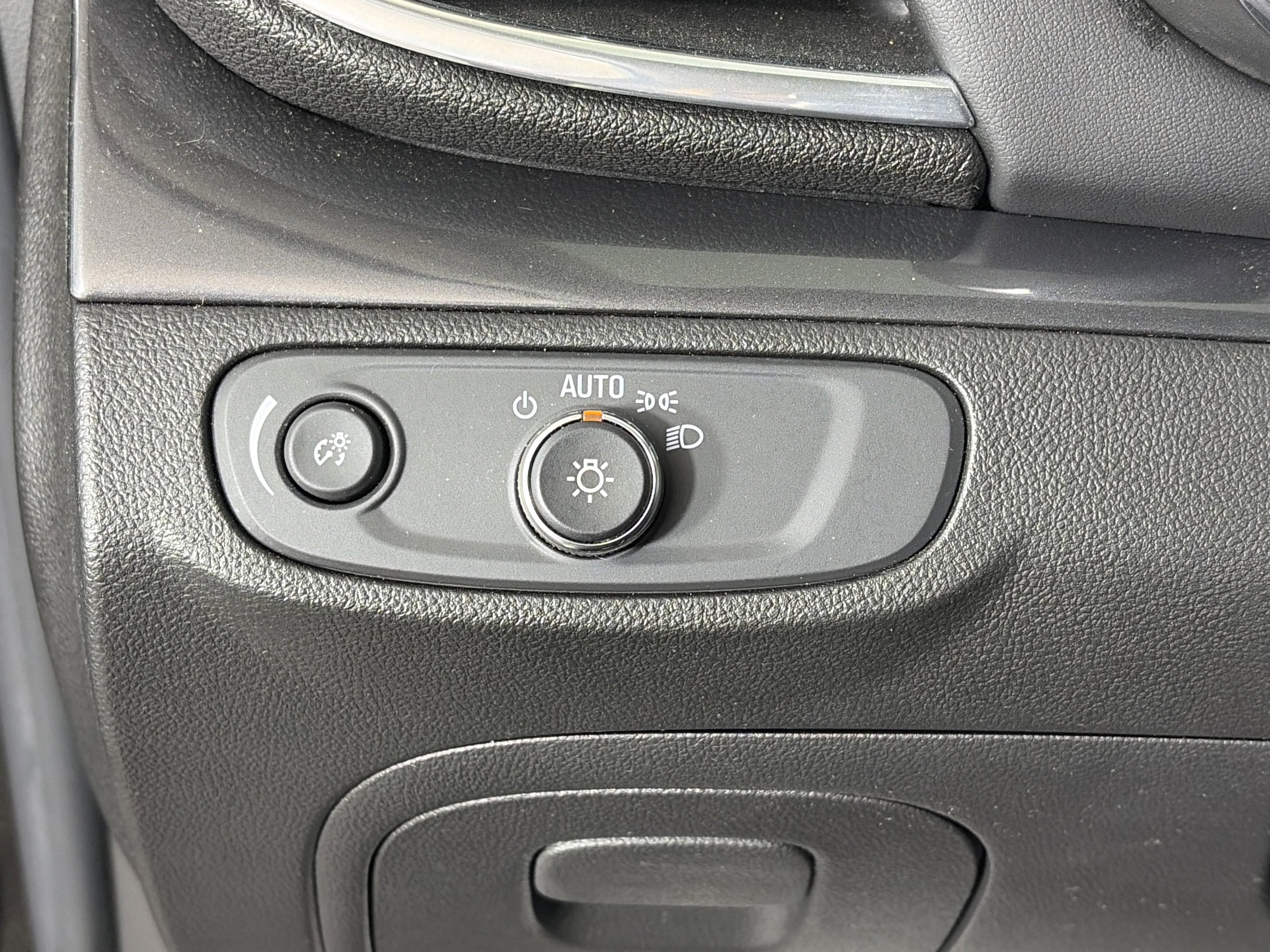 Used 2020 Buick Encore Preferred w/ Safety Package image 25