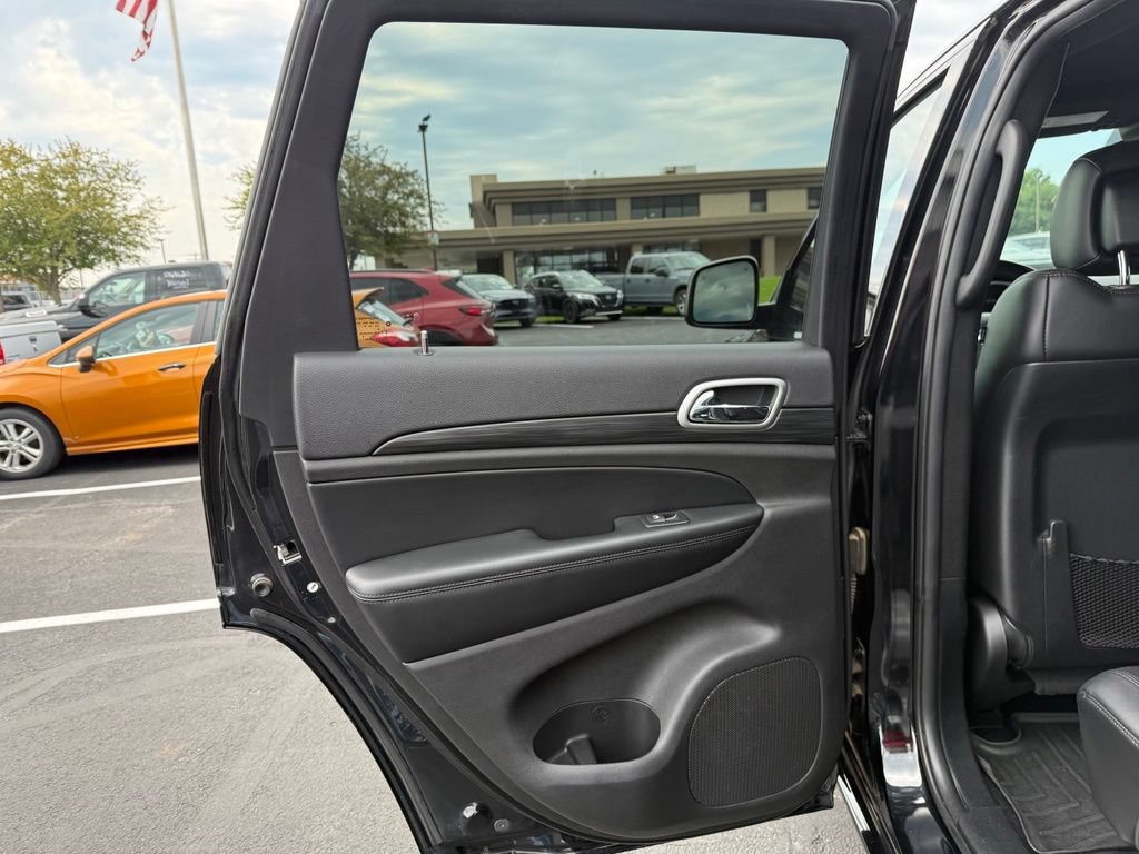Used 2020 Jeep Grand Cherokee Altitude AWD/4WD image 14
