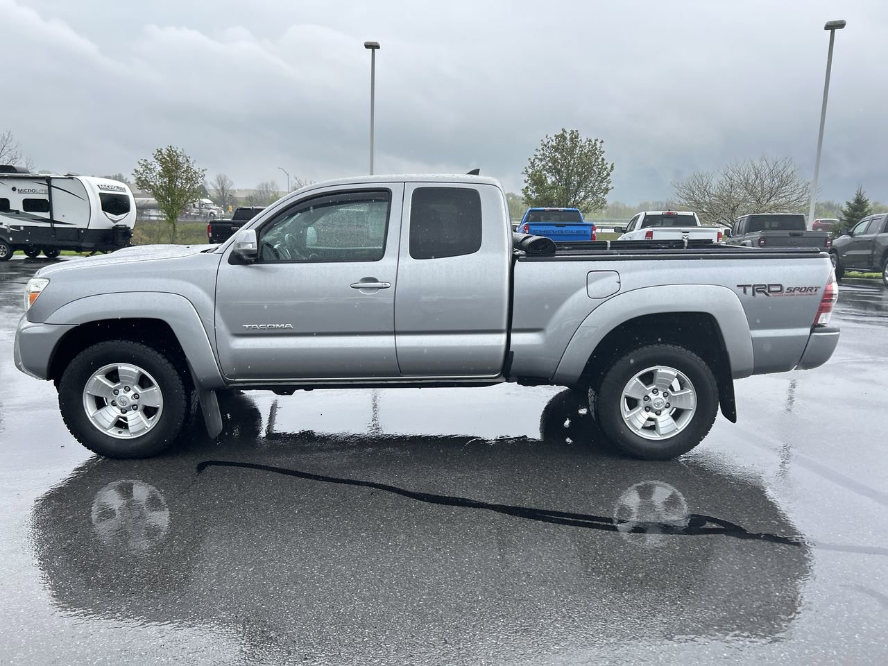 Used 2015 Toyota Tacoma 4x4 Access Cab V6 w/ TRD Sport Package image 4