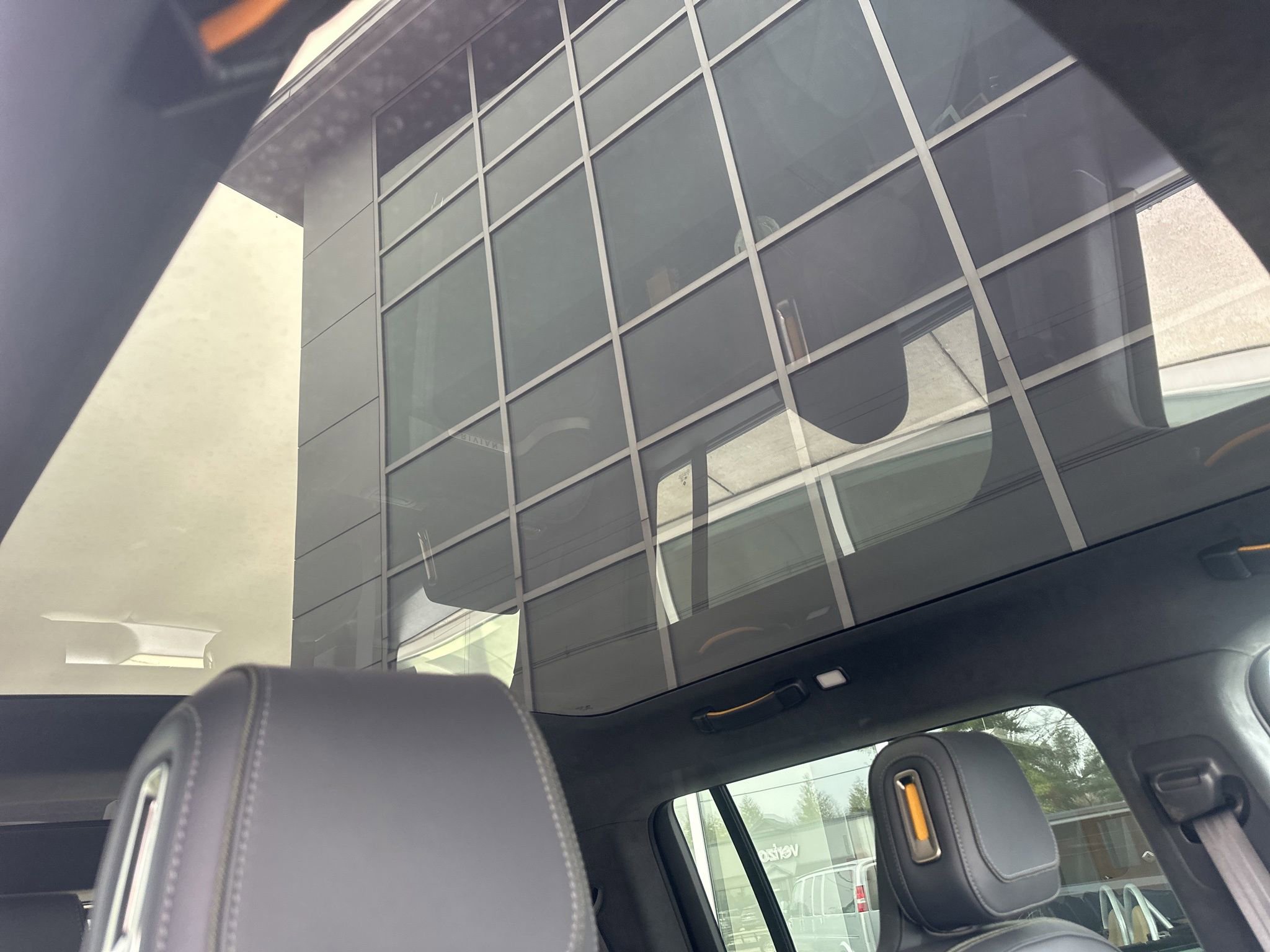 Used 2025 Rivian R1S Adventure image 11