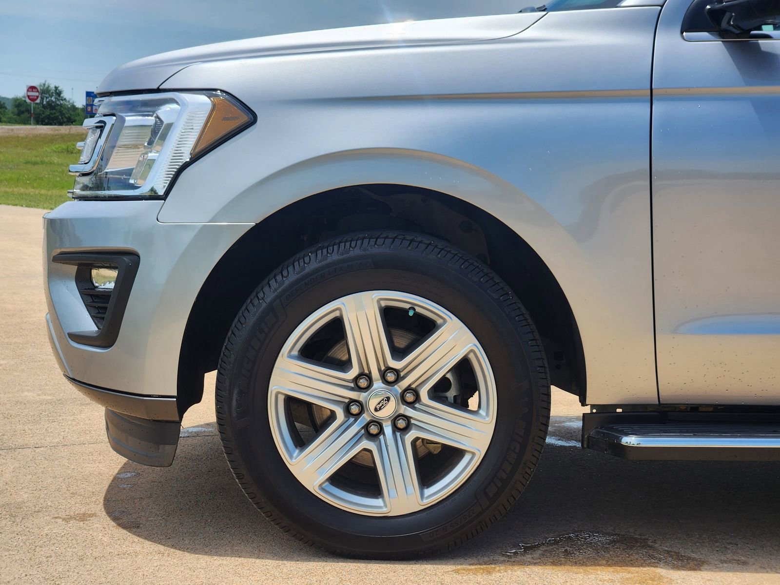 Used 2020 Ford Expedition Max XLT w/ Equipment Group 202A AWD/4WD image 13