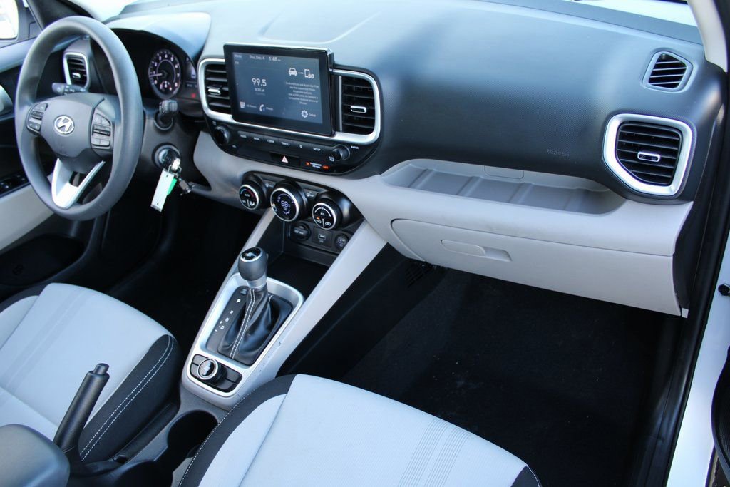 Used 2020 Hyundai Venue SEL image 25