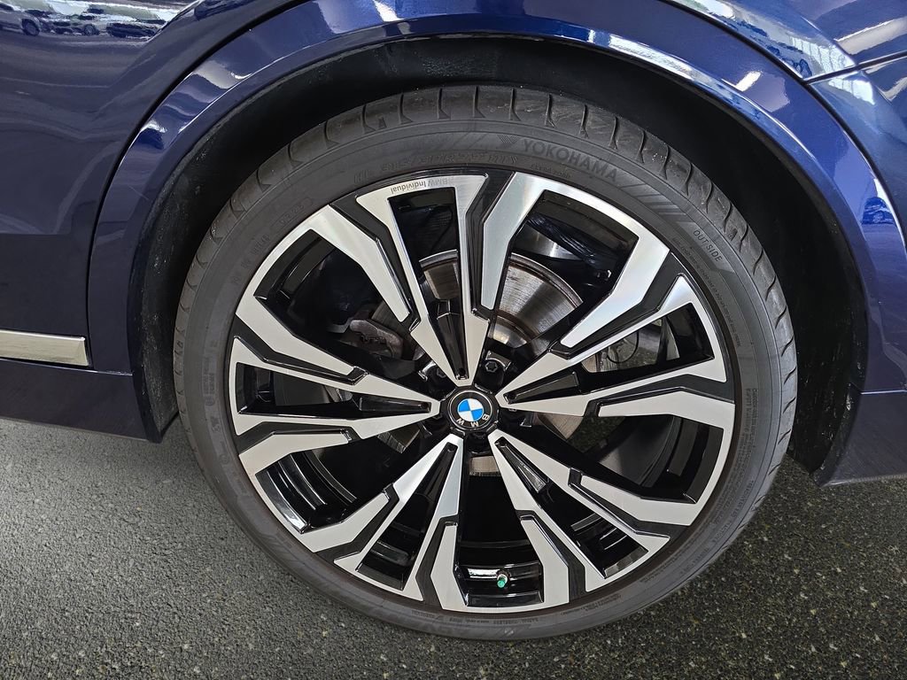 Certified 2025 BMW X7 xDrive40i w/ Premium Package AWD/4WD image 32