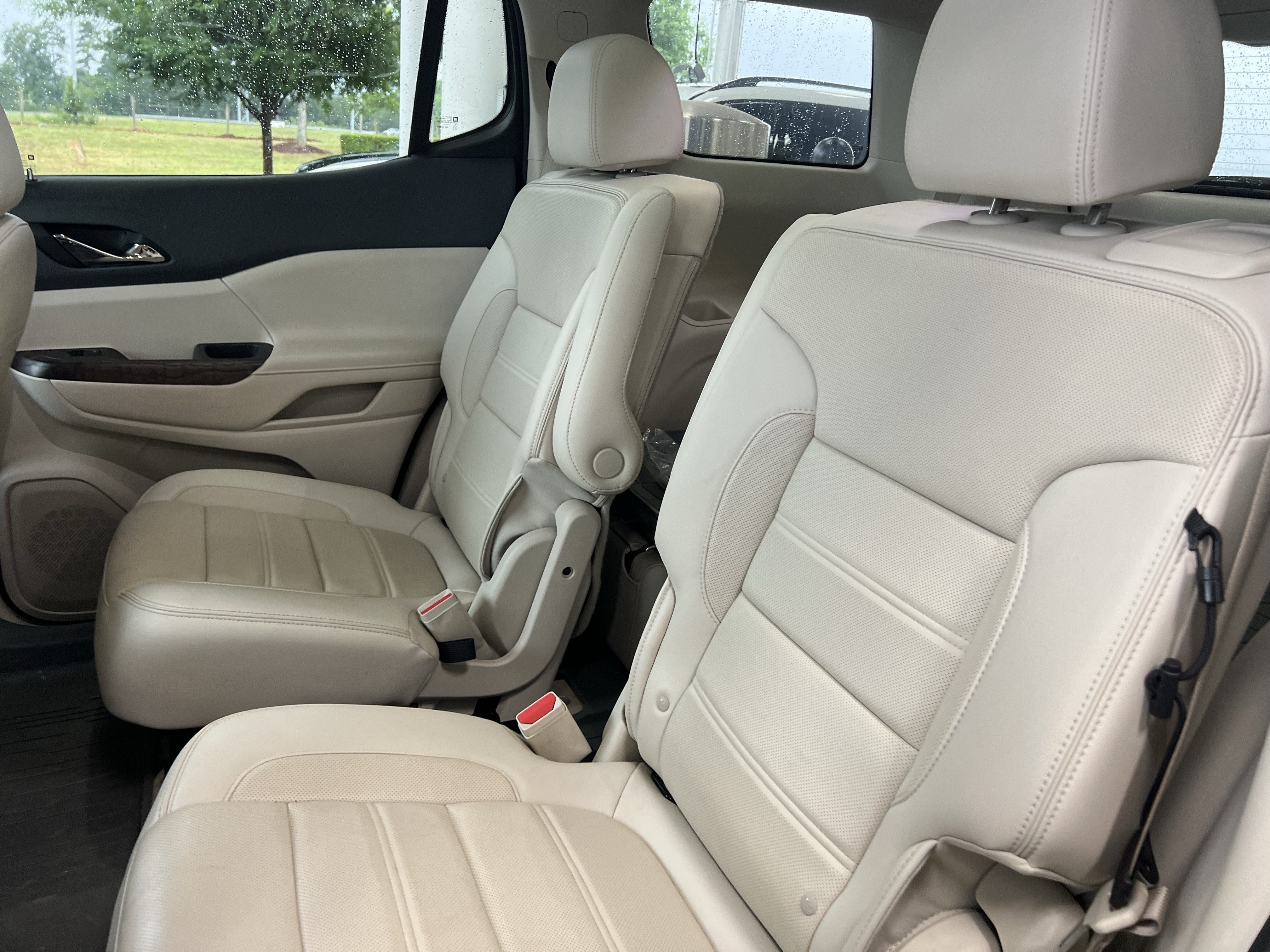 Used 2020 GMC Acadia Denali w/ Technology Package FWD image 34