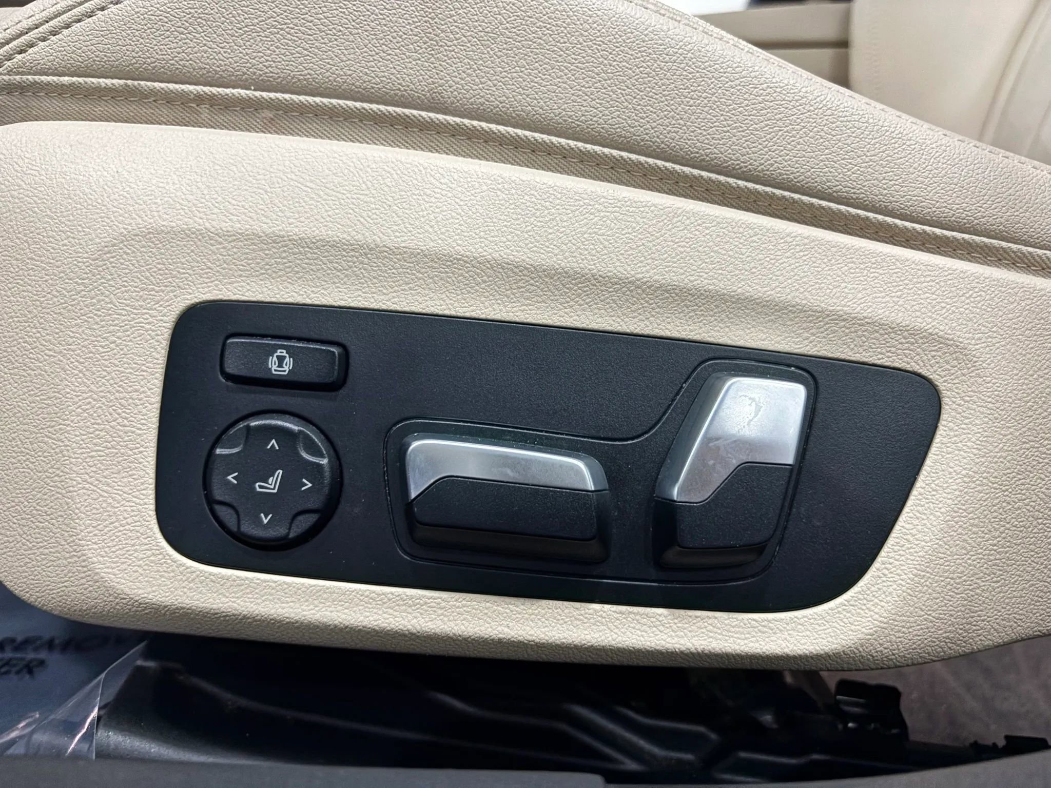 Used 2020 BMW 330i Sedan w/ Convenience Package RWD image 13