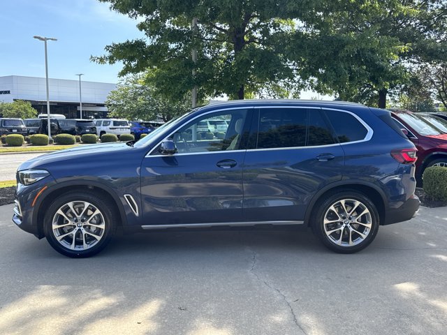 Used 2022 BMW X5 xDrive40i w/ Premium Package AWD/4WD image 2