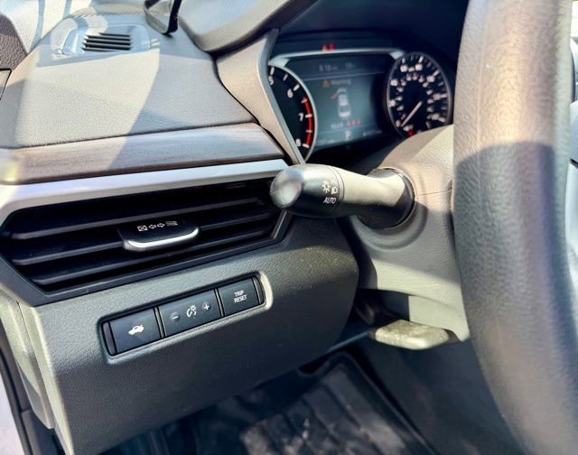 Used 2025 Nissan Altima 2.5 SV FWD image 24