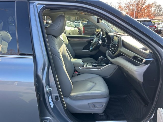 Used 2022 Toyota Highlander Limited image 18