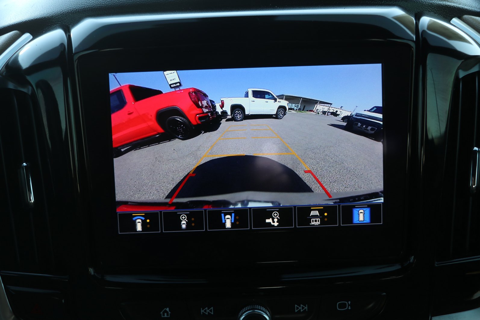 Used 2023 Chevrolet Traverse Premier FWD image 24