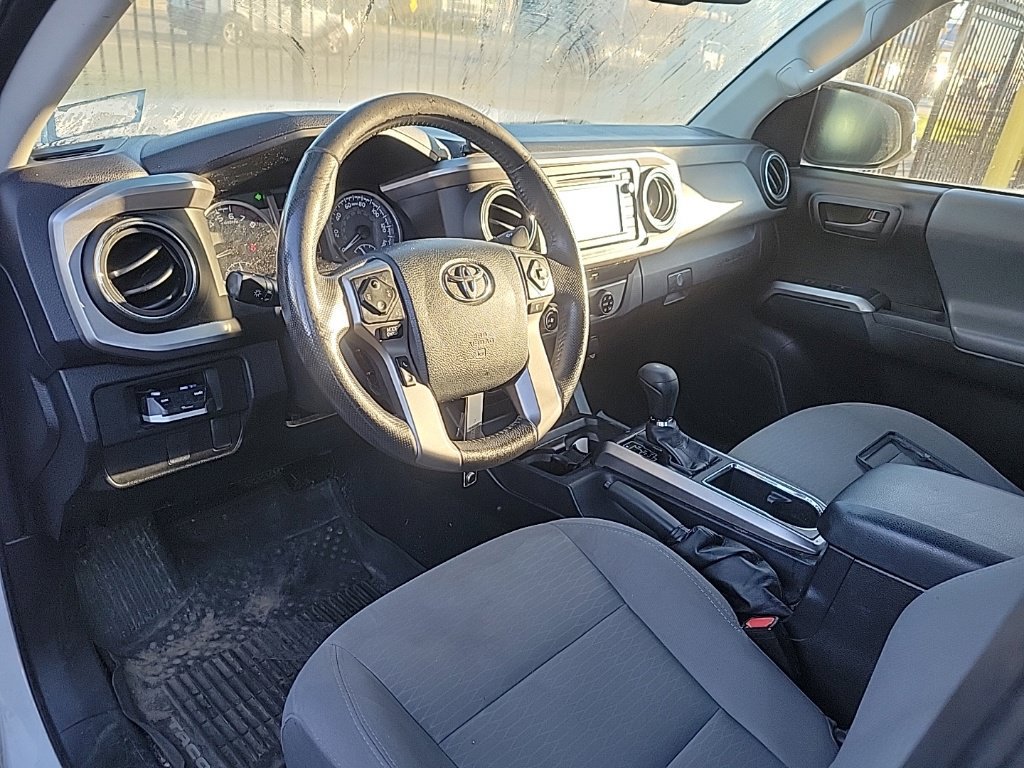 Used 2017 Toyota Tacoma SR5 w/ Tow Package AWD/4WD image 8
