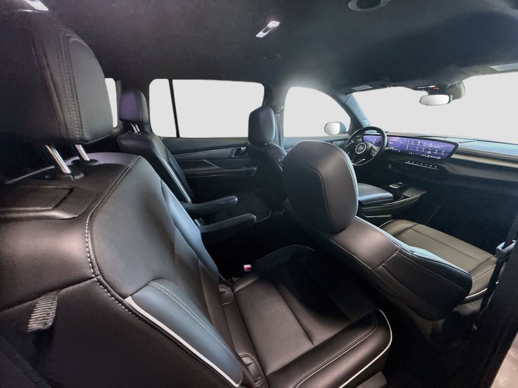Used 2025 Buick Enclave Preferred FWD image 28