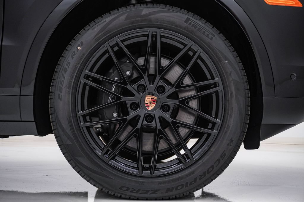 New 2026 Porsche Cayenne Coupe AWD/4WD image 10