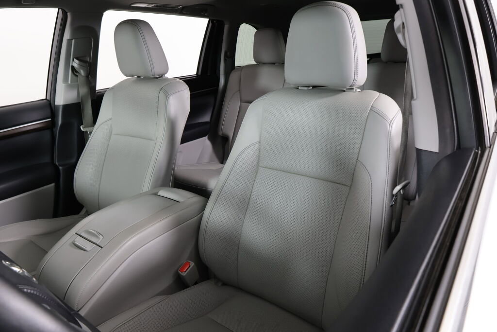 Used 2015 Toyota Highlander Limited image 11