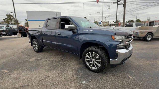 Used 2022 Chevrolet Silverado 1500 LT image 2