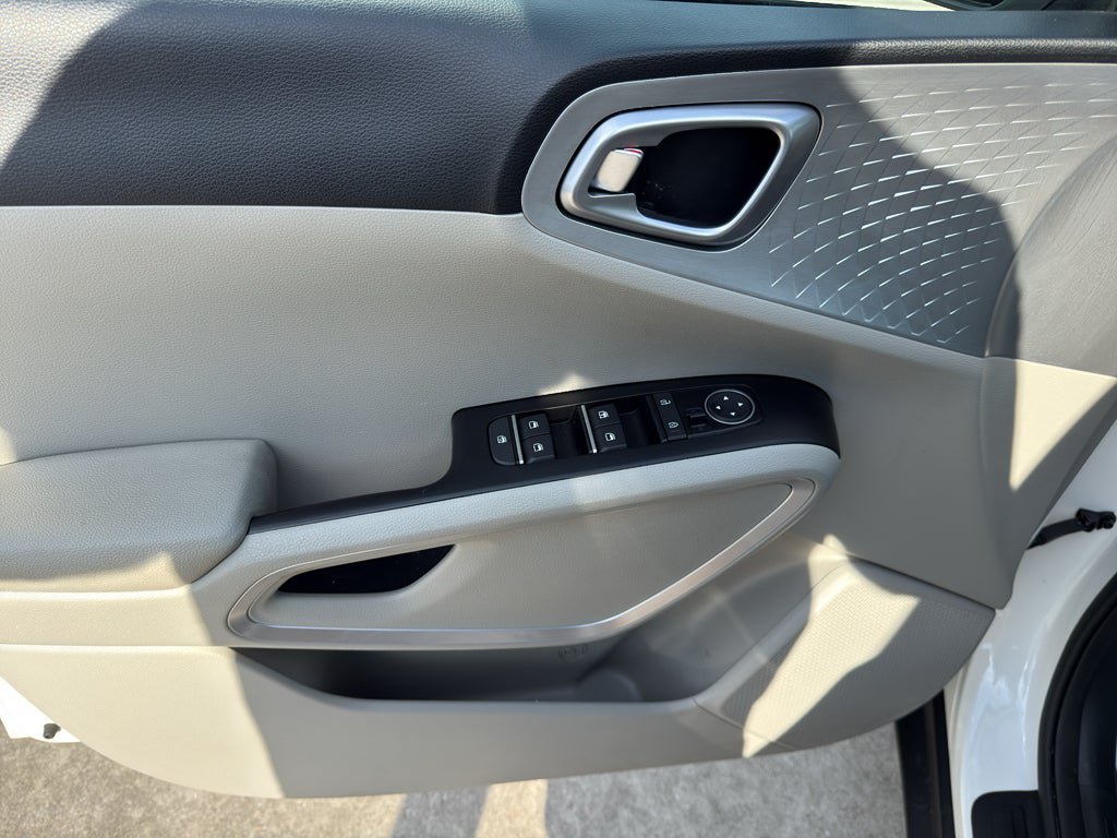 Used 2024 Kia Soul LX w/ Option Group 015 FWD image 9